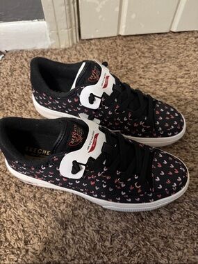 NWT Women’s Black Sneakers with Pink Heart Accents Size 9